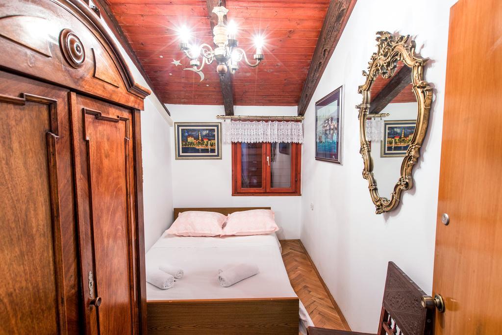 Royal Antique Apartment สปลิท ภายนอก รูปภาพ